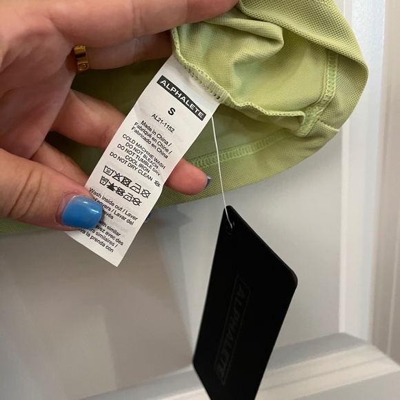 Alphalete NWT Light Green Women's Signature Mesh Logo Crop Top Size Small - Picture 4 of 5